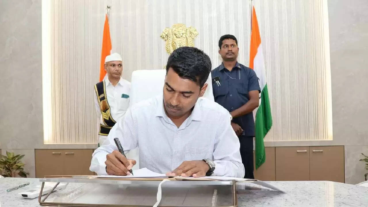 अनुदीप दुरिशेट्टी: छोटे शहर से IAS बनने की प्रेरणादायक यात्रा