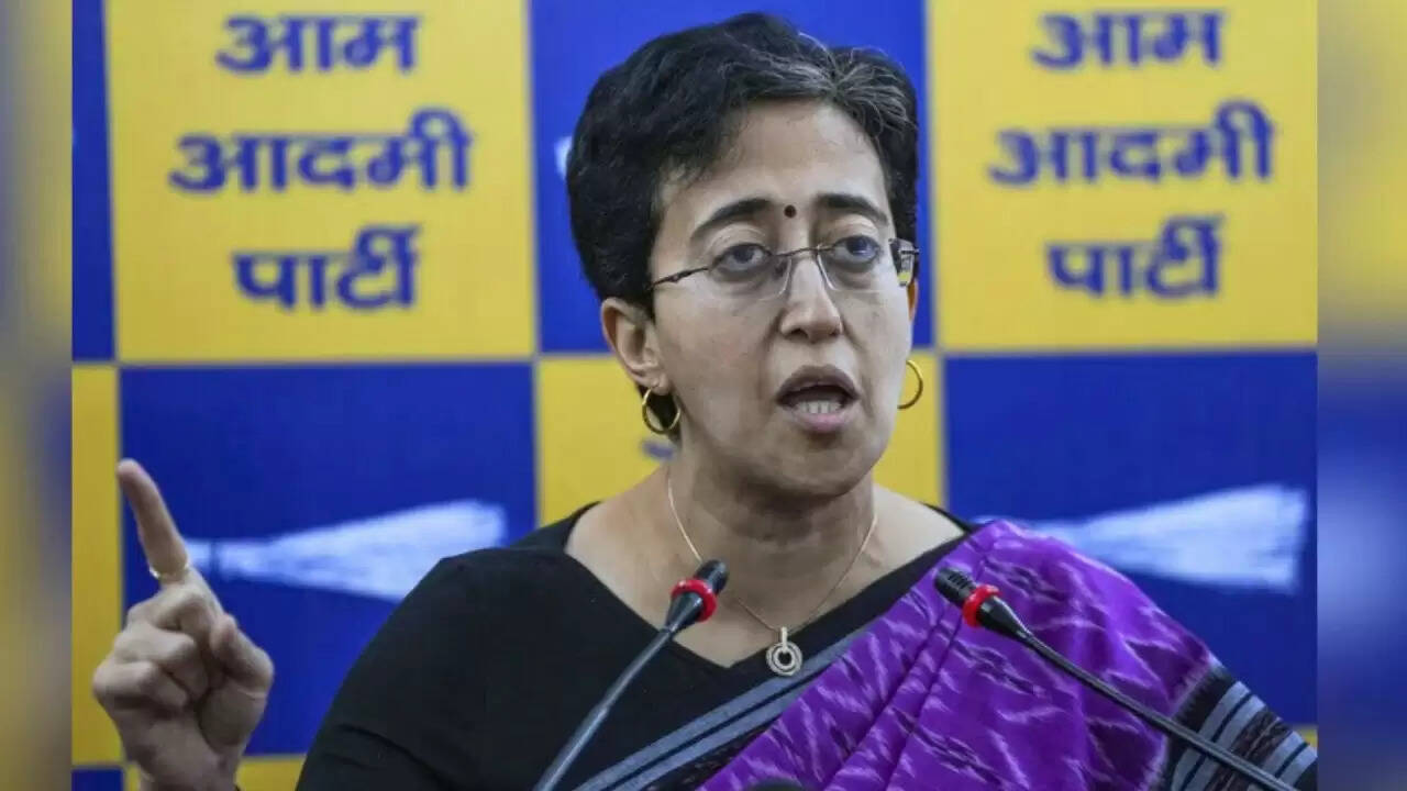 दिल्ली बाढ़ पर आतिशी का तीखा हमला: सरकार की लापरवाही से बढ़ी मुश्किलें