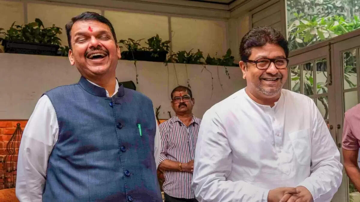 महाराष्ट्र में BMC चुनाव से पहले फडणवीस और राज ठाकरे की महत्वपूर्ण बैठक
