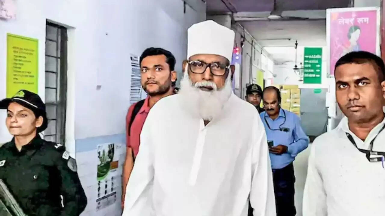 उत्तर प्रदेश में छांगुर बाबा का धर्मांतरण रैकेट: 500 करोड़ की फंडिंग का खुलासा