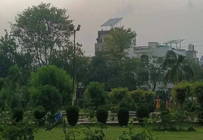 लखनऊ में मौसम में बदलाव: बारिश से मिली राहत