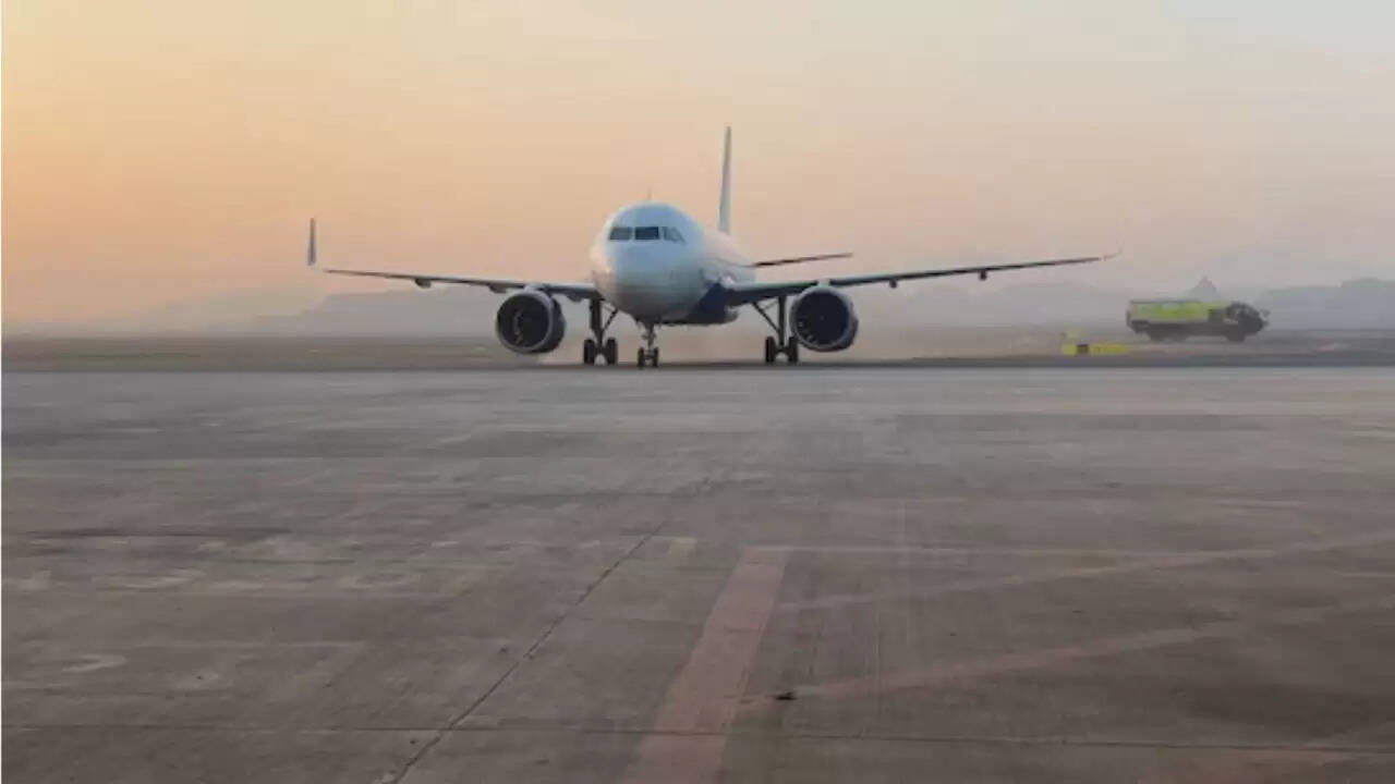 नवी मुंबई अंतरराष्ट्रीय हवाई अड्डा: नए युग की शुरुआत, पहली उड़ान का भव्य स्वागत