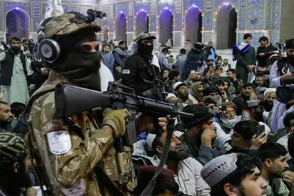 भारत के पड़ोस में युद्ध का संकट: पाकिस्तान और अफगानिस्तान के बीच खूनी संघर्ष