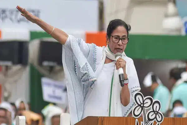 ममता बनर्जी का बड़ा कदम: टीएमसी की सभी समितियों का भंग होना