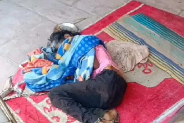 अमृतसर में बुजुर्ग महिला को जंजीरों से बांधने का मामला, प्रशासन ने लिया संज्ञान