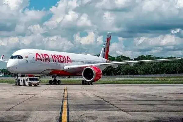 एयर इंडिया की फ्लाइट में टेल स्ट्राइक, सभी यात्री सुरक्षित