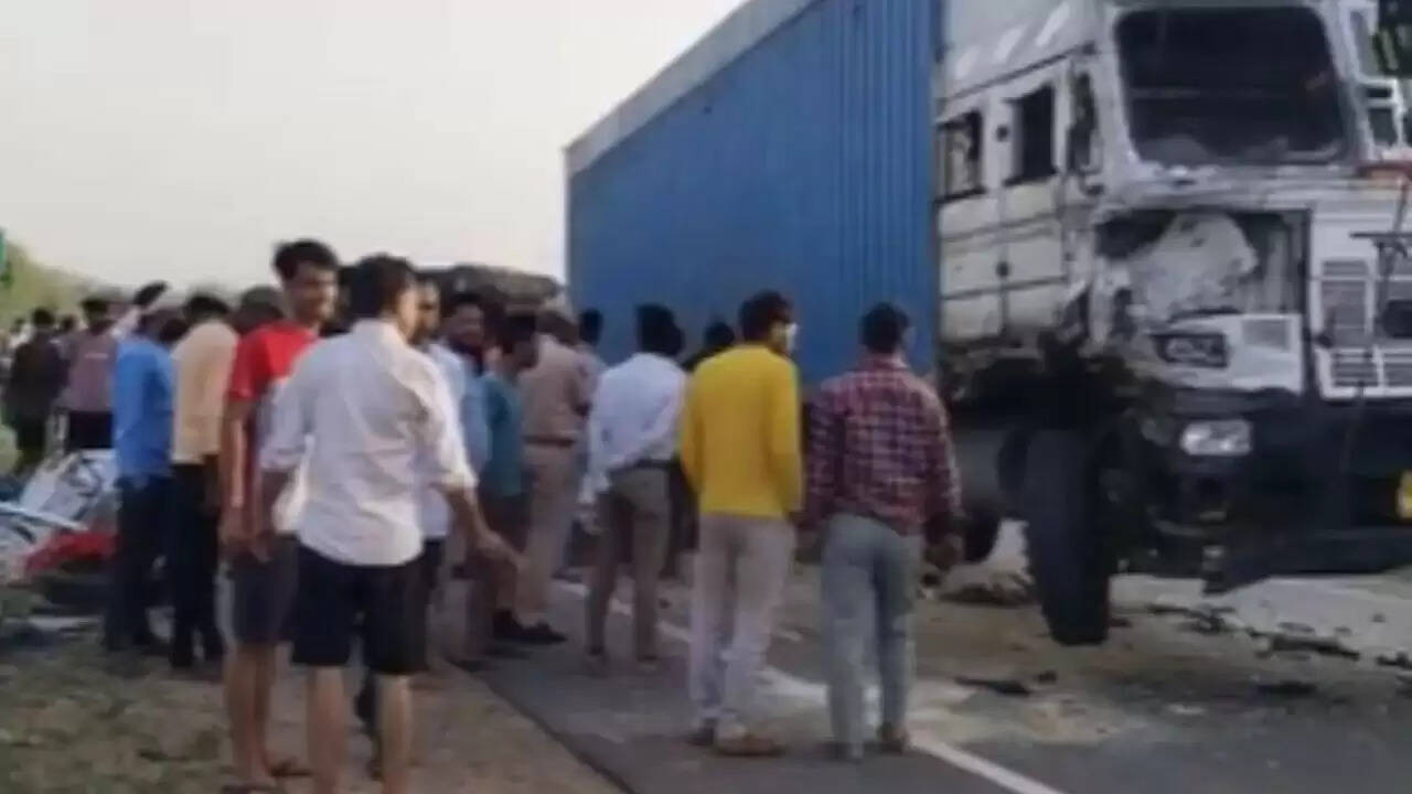 जयपुर में भयानक सड़क हादसा: दूल्हा-दुल्हन समेत 5 की मौत