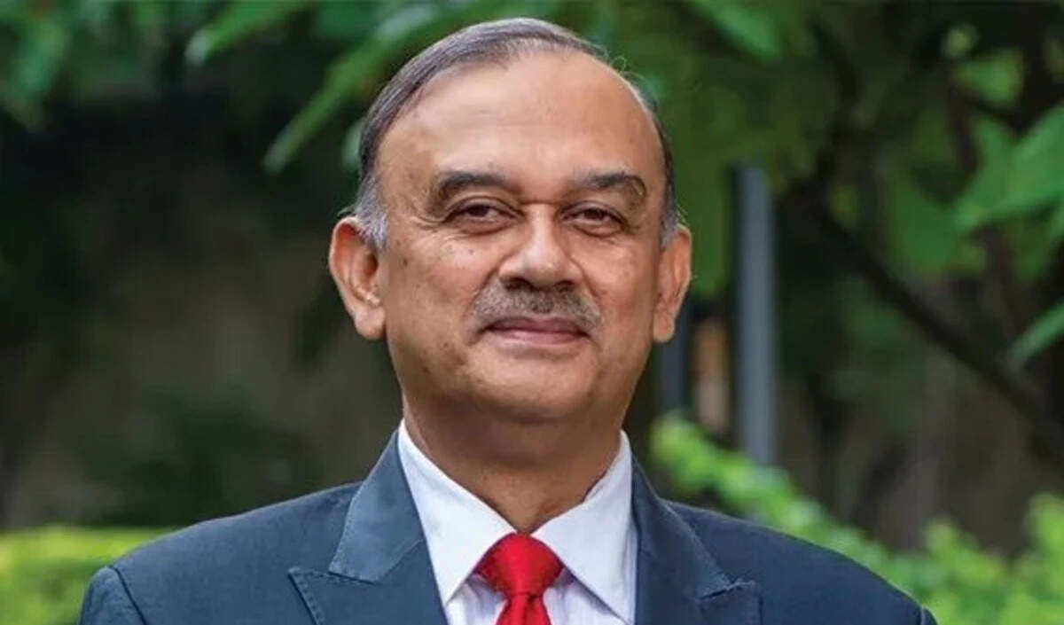 एचडीएफसी बैंक के शेयरों में गिरावट से बाजार में हलचल