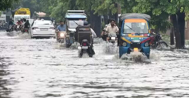 भारत में बारिश का अलर्ट: कई राज्यों में बाढ़ की स्थिति