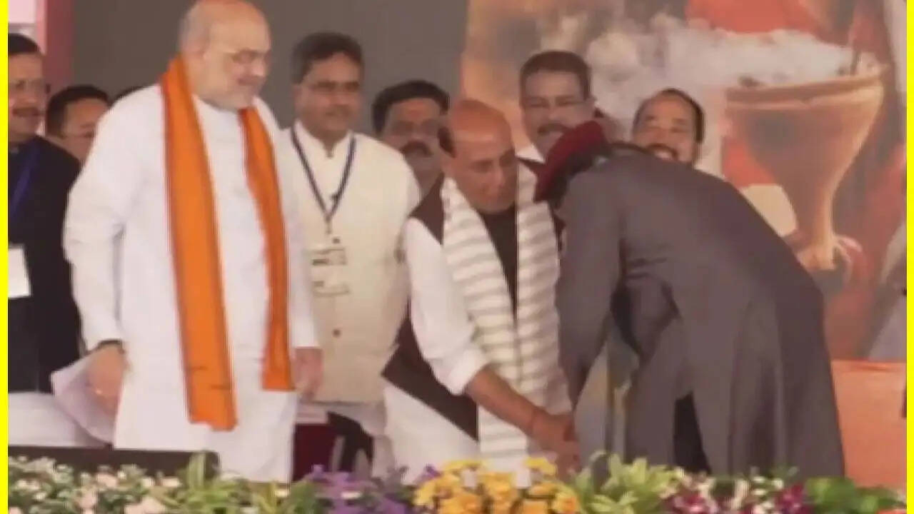 पश्चिम बंगाल में भाजपा शासन की शुरुआत, शुभेंदु अधिकारी बने मुख्यमंत्री
