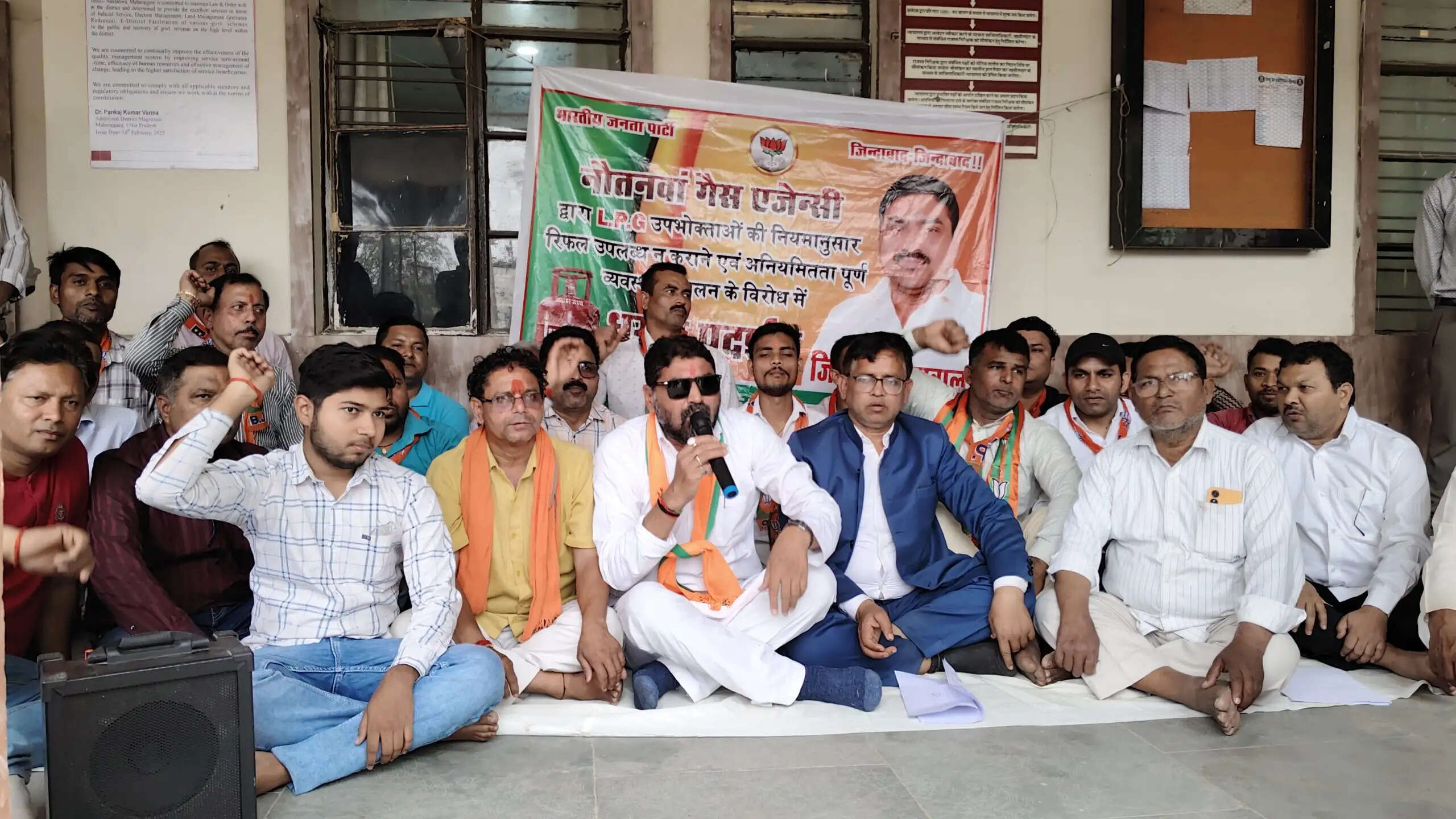 भाजपा ने गैस किल्लत के खिलाफ किया प्रदर्शन, निकाला जुलूस