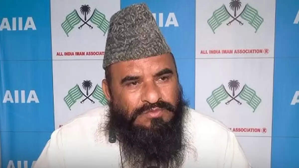 मौलाना साजिद रशीदी पर डिंपल यादव के खिलाफ विवादित टिप्पणी के लिए FIR दर्ज