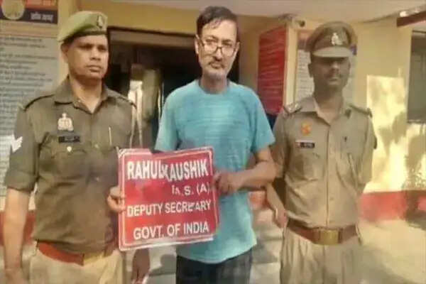 फर्जी IAS की गिरफ्तारी पर सवाल: असली दस्तावेजों से खुलासा