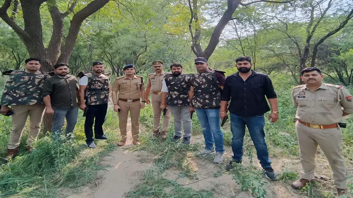 नोएडा में मनी एक्सचेंजर हत्या का खुलासा, दो बदमाश गिरफ्तार
