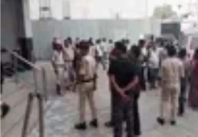 मुजफ्फरपुर के अस्पताल में आग, 5 लोगों की मौत की पुष्टि