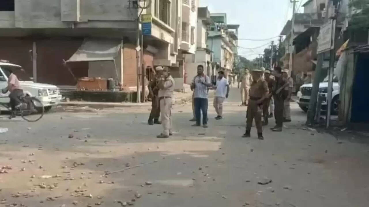 धुबरी में तनाव: मंदिर के पास मांस के टुकड़े मिलने से बढ़ा विवाद