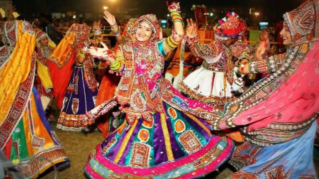 गरबा-डांडिया के अद्भुत फायदे: नवरात्रि में फिटनेस का मजा