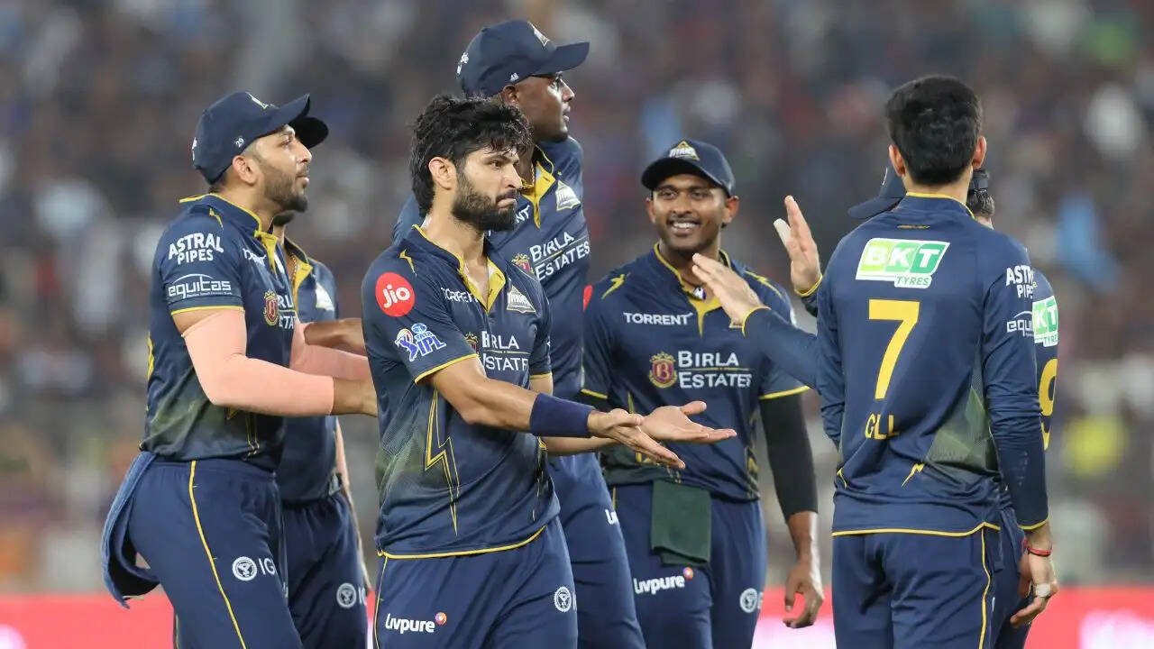 गुजरात टाइटंस ने रॉयल चैलेंजर्स बेंगलुरु को दी मात