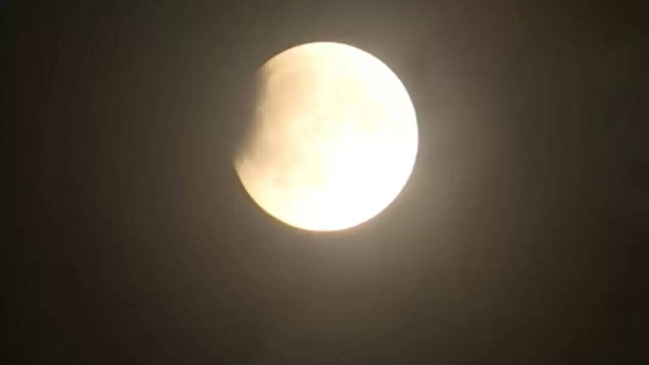 2025 का चंद्र ग्रहण: पितृ पक्ष के साथ अद्भुत संयोग