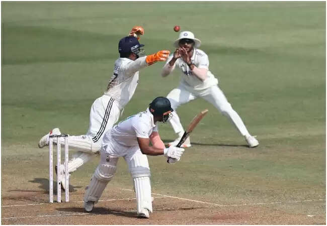 गुवाहाटी टेस्ट: साउथ अफ्रीका ने बढ़ाई 400 रन की बढ़त