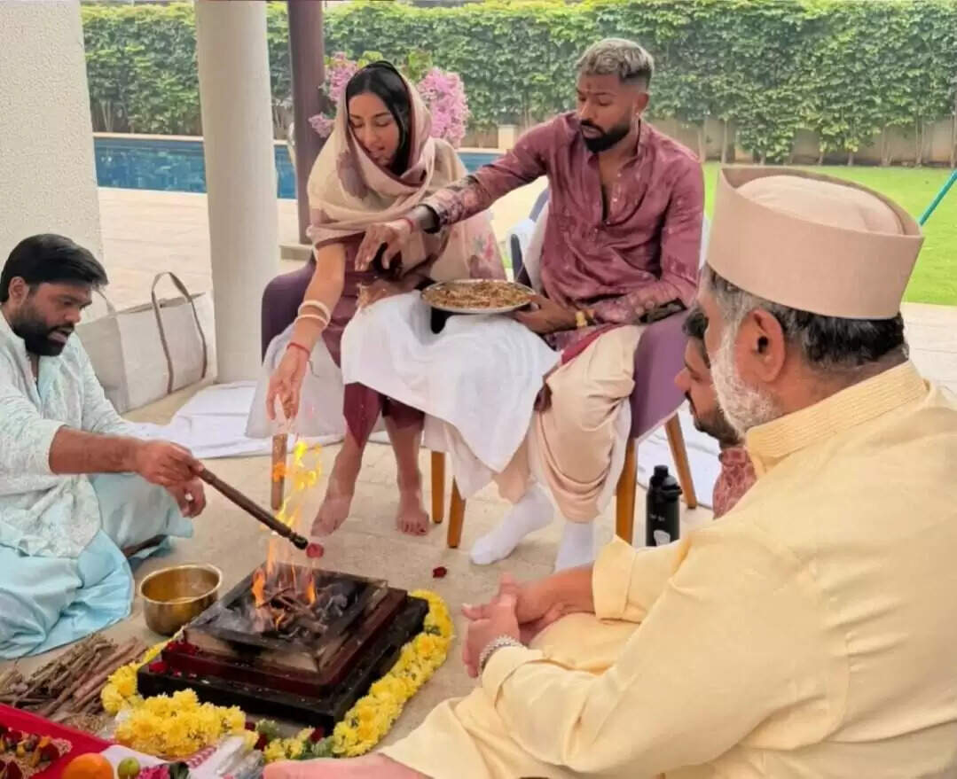 हार्दिक पांड्या का हनुमान पूजा वीडियो हुआ वायरल, माहिका शर्मा भी रहीं साथ