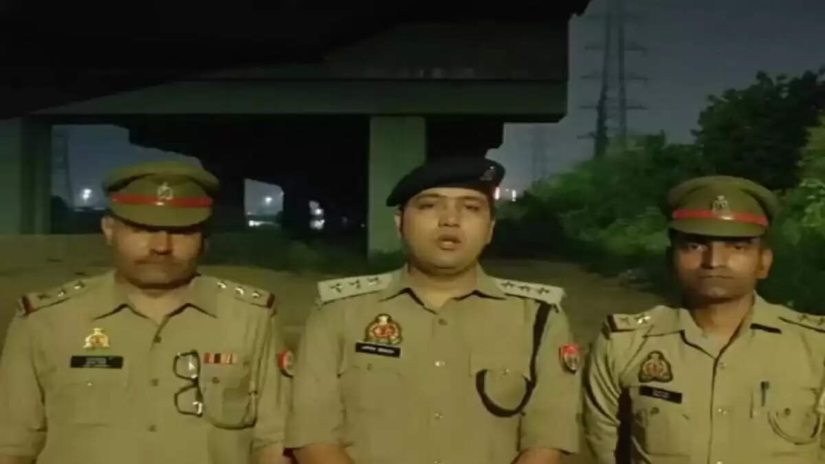गाजियाबाद में मुठभेड़ के दौरान शातिर लुटेरा गिरफ्तार, 50 से ज्यादा महिलाओं को बनाया निशाना