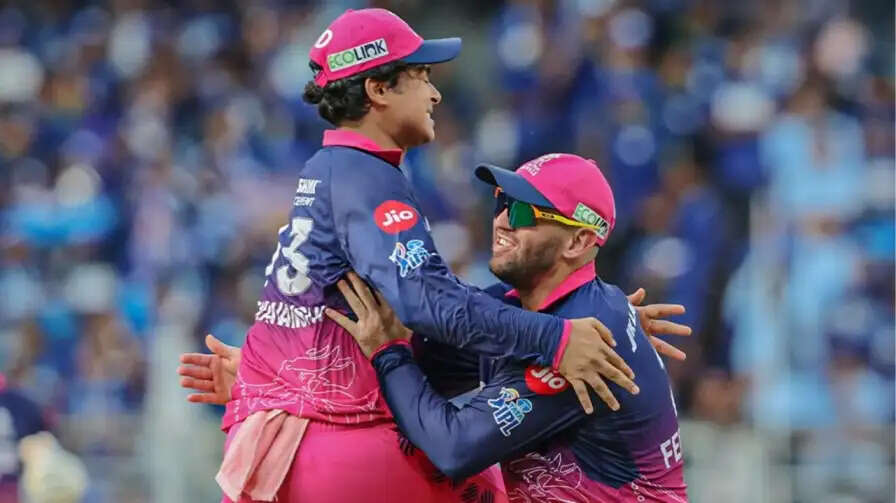 IPL 2026: राजस्थान रॉयल्स ने मुंबई इंडियंस को हराकर प्लेऑफ में बनाई जगह