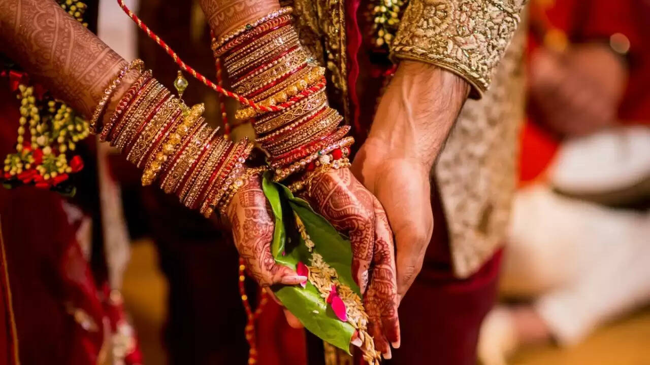 भागलपुर में बारात में हंगामा: खूनी झड़प और चोरी की वारदात