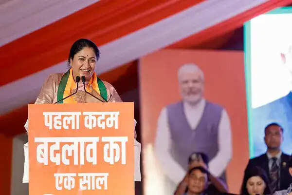 सीएम रेखा गुप्ता ने नई दिल्ली में सरकार की उपलब्धियों का प्रस्तुत किया रिपोर्ट कार्ड