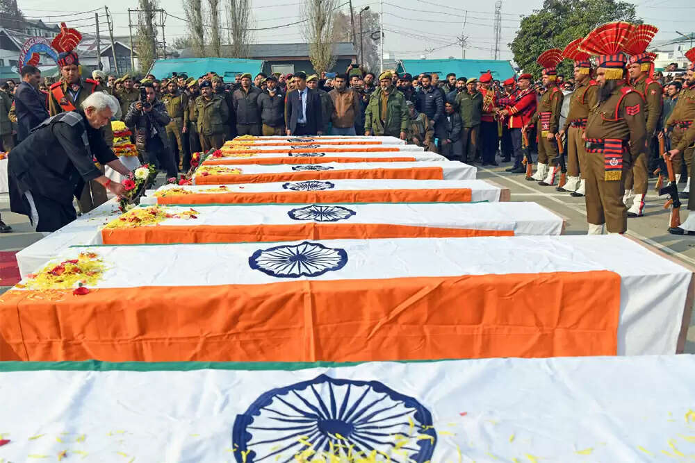 श्रीनगर में विस्फोट से नौ की मौत, अधिकारियों ने बताया दुर्घटना