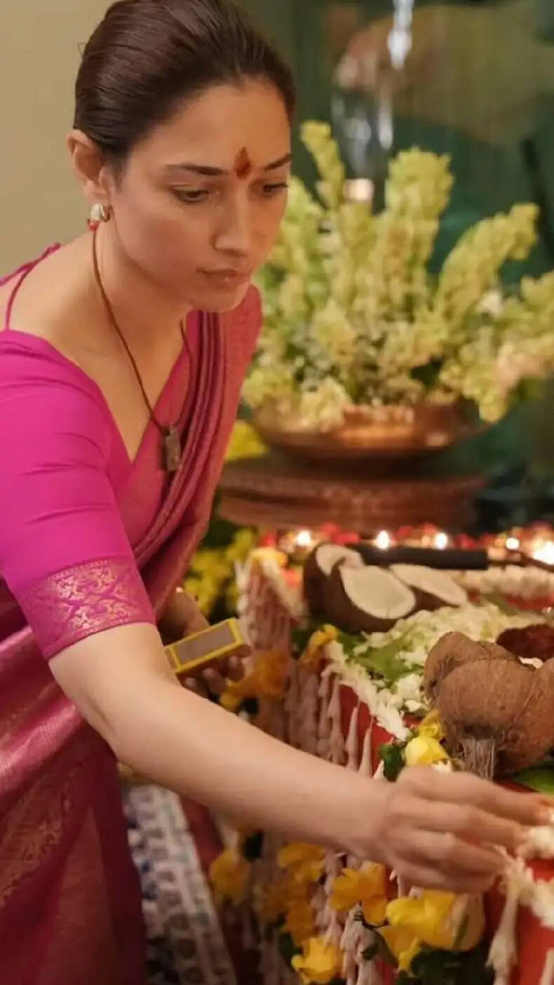 तमन्ना भाटिया ने घर में लिंग भैरवी देवी की पूजा की