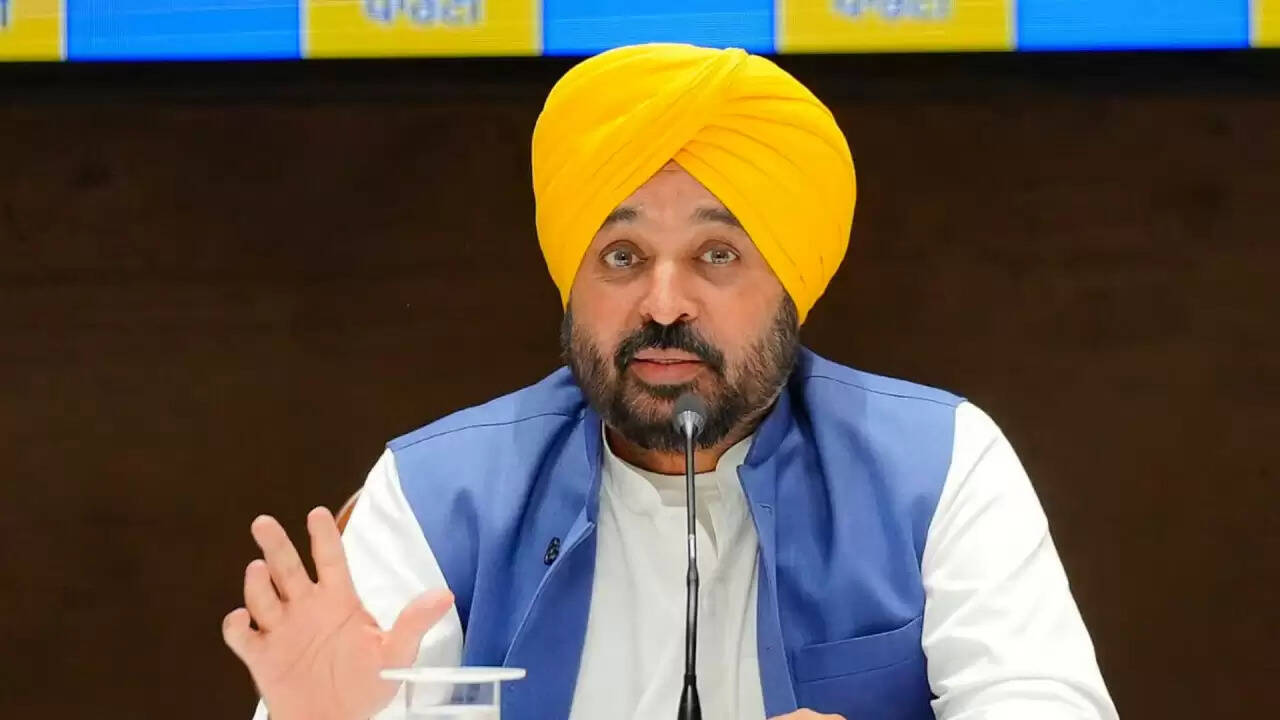 पंजाब में आम आदमी पार्टी की नई पहल: स्वास्थ्य और शिक्षा में बदलाव की तस्वीरें वायरल