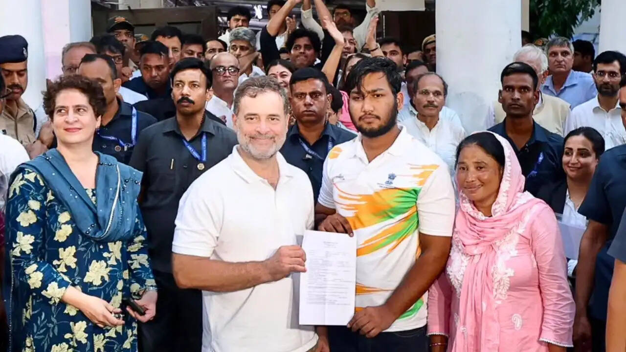 राहुल गांधी का धरना: पैलेट गन मामले में FIR दर्ज होने पर क्या बोले?