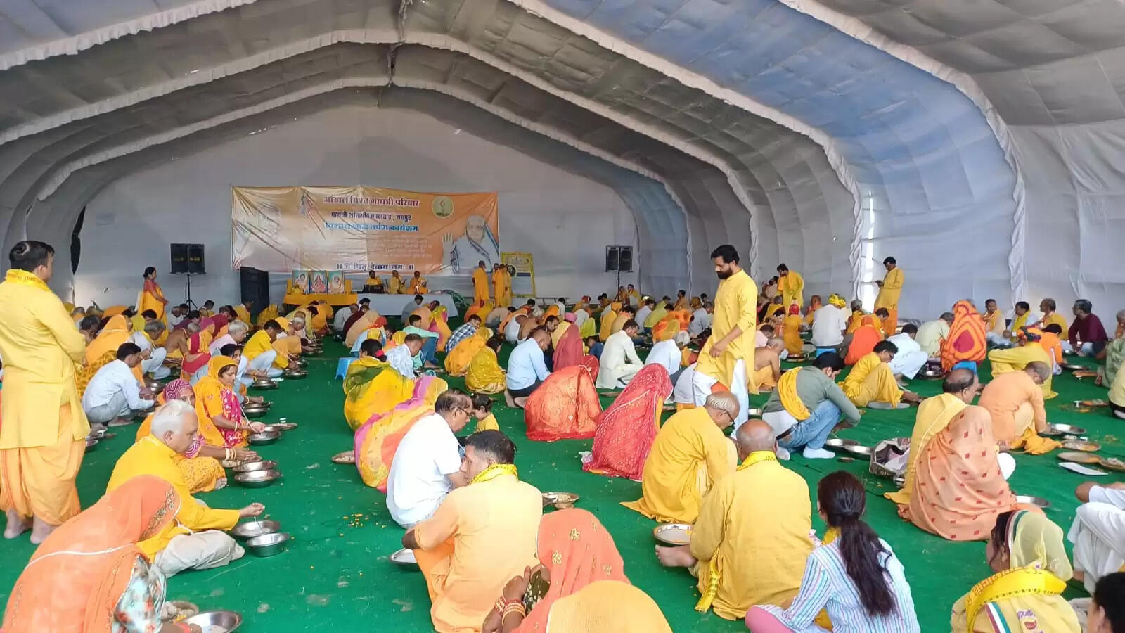 एक हजार से अधिक श्रद्धालुओं ने श्राद्ध तर्पण कर पितरों को दी यज्ञ में आहुतियां