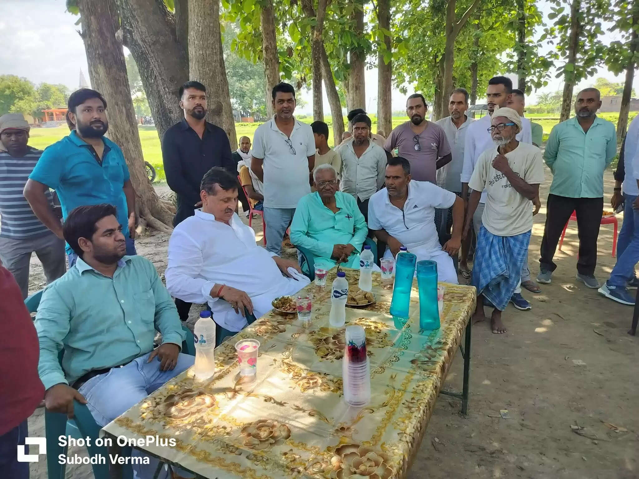 पूर्व मंत्री अमरमणि त्रिपाठी ने झिंगटी में ग्रामीणों की समस्याएं सुनीं
