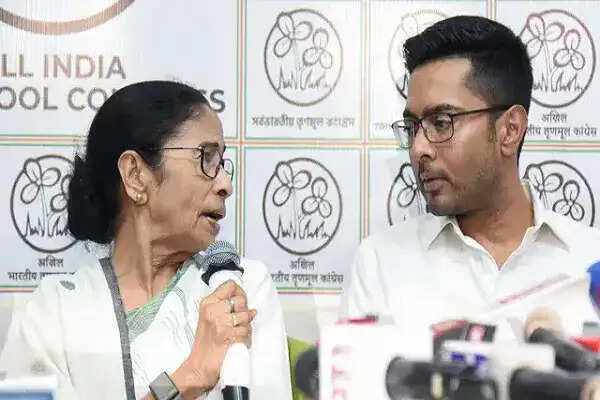 कलकत्ता हाईकोर्ट ने ममता बनर्जी और अभिषेक बनर्जी को भेजा अवमानना नोटिस