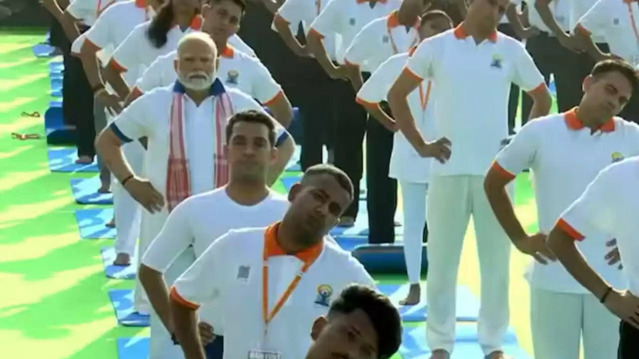 विशाखापट्टनम में योग दिवस: पीएम मोदी ने दिया स्वास्थ्य और एकता का संदेश