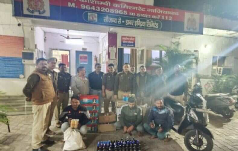 आबकारी विभाग व पुलिस की छापेमारी में तीन शराब तस्कर गिरफ्तार, सात लाख की अंग्रेजी शराब बरामद