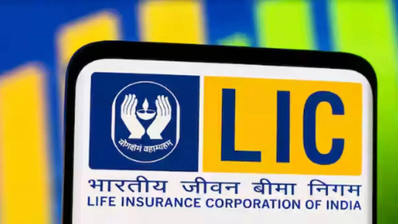 सरकार ने LIC में हिस्सेदारी घटाने के लिए नया कदम उठाया