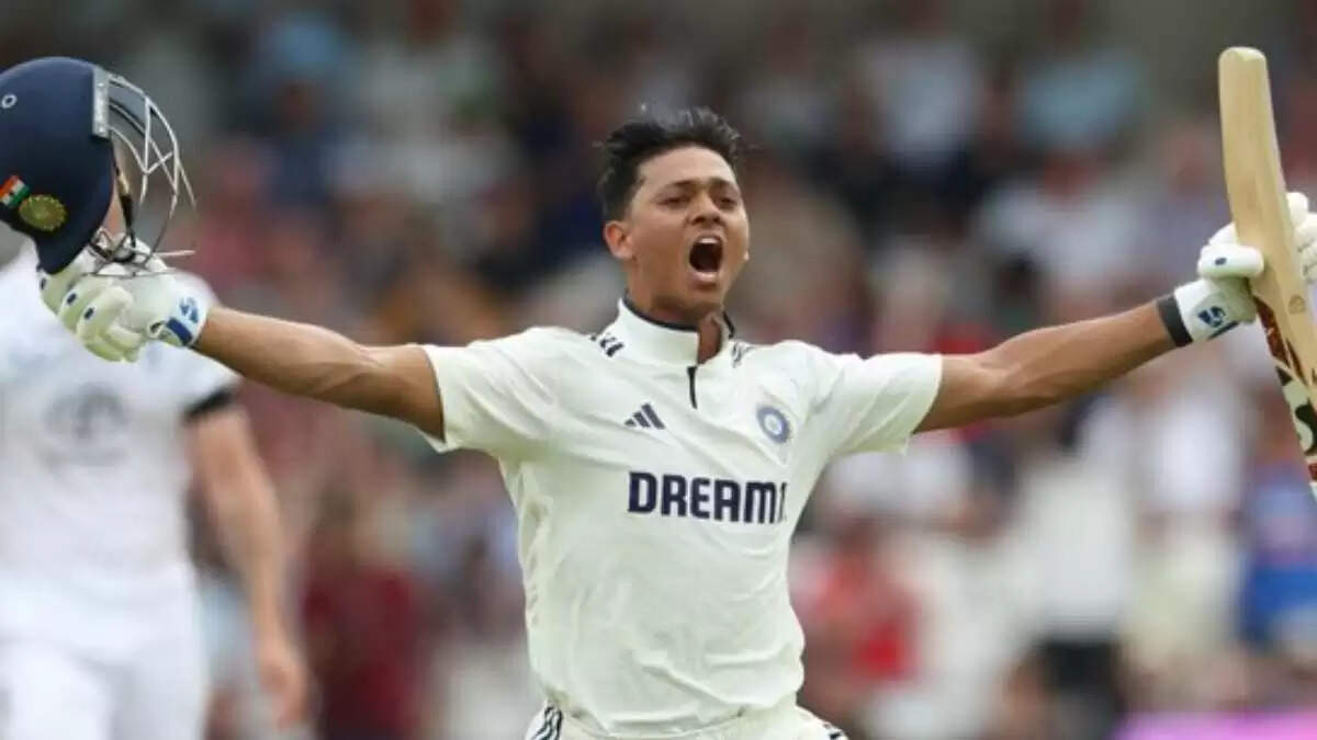 यशस्वी जायसवाल ने इंग्लैंड के खिलाफ टेस्ट में बनाया शतक