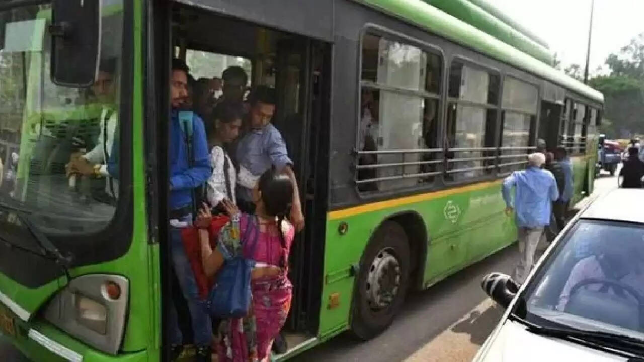 दिल्ली में सहेली स्मार्ट कार्ड: महिलाओं और ट्रांसजेंडर्स के लिए मुफ्त यात्रा की सुविधा