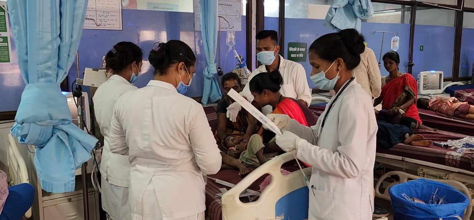 कोण्डागांव: फूड पॉइजनिंग के शिकार हुए एक ही परिवार के सात बच्चे, जिला अस्पताल में उपचार जारी