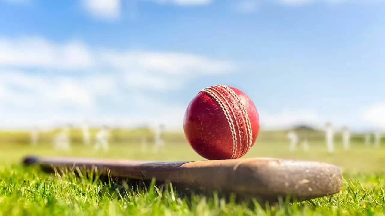 श्रीलंका के क्रिकेटर की कैच लेते समय हुई दुखद मौत