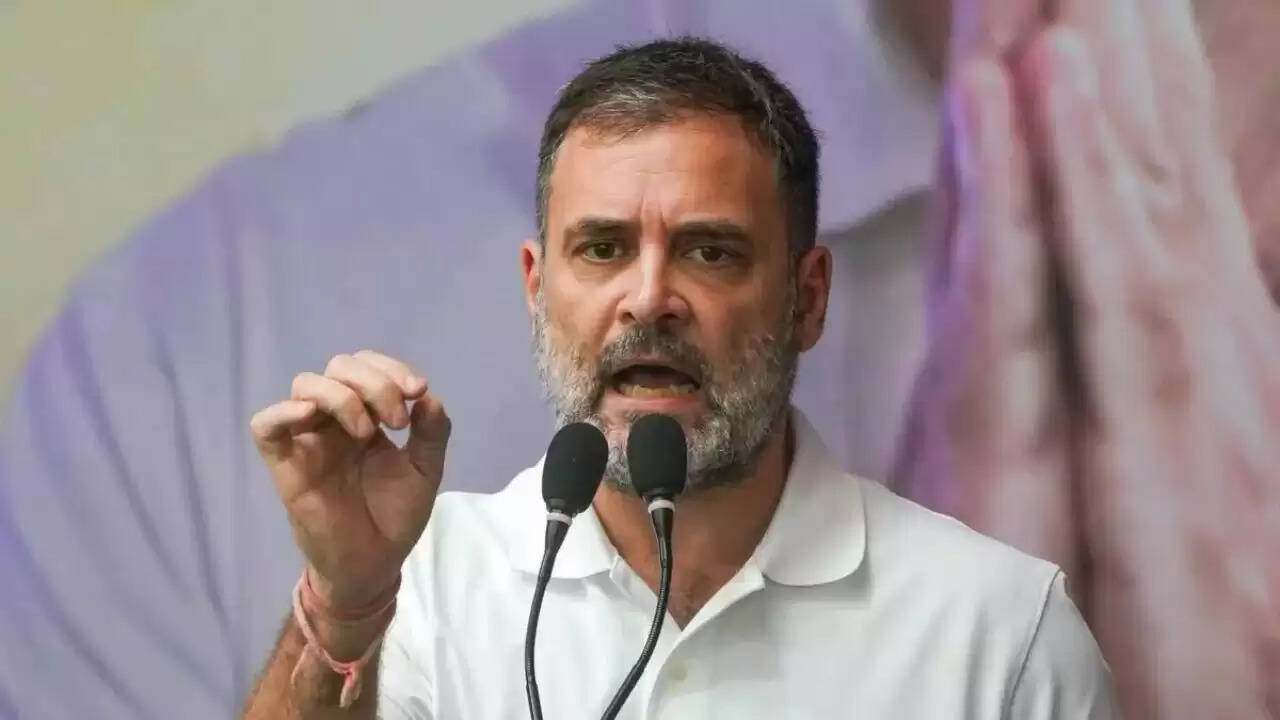 राहुल गांधी ने चुनाव आयोग पर उठाए गंभीर सवाल, पारदर्शिता पर उठे सवाल