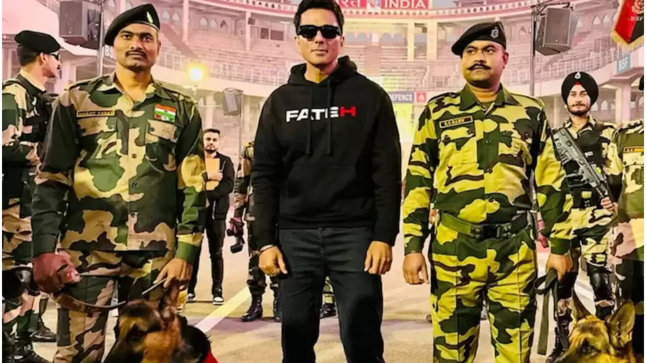 सोनू सूद ने स्वतंत्रता दिवस पर साझा की खास तस्वीरें, 'फतेह' फिल्म की शूटिंग के दौरान