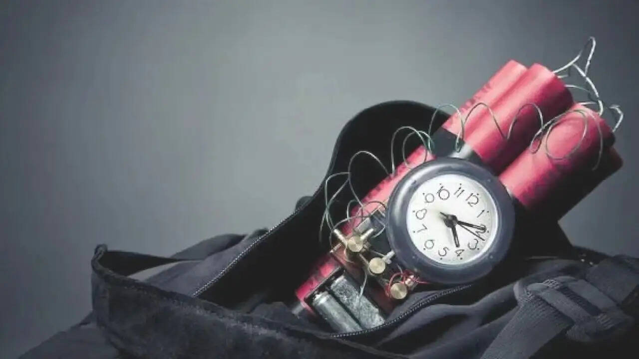 दिल्ली के स्कूलों में बम की धमकी: सुरक्षा एजेंसियों ने बढ़ाई चौकसी