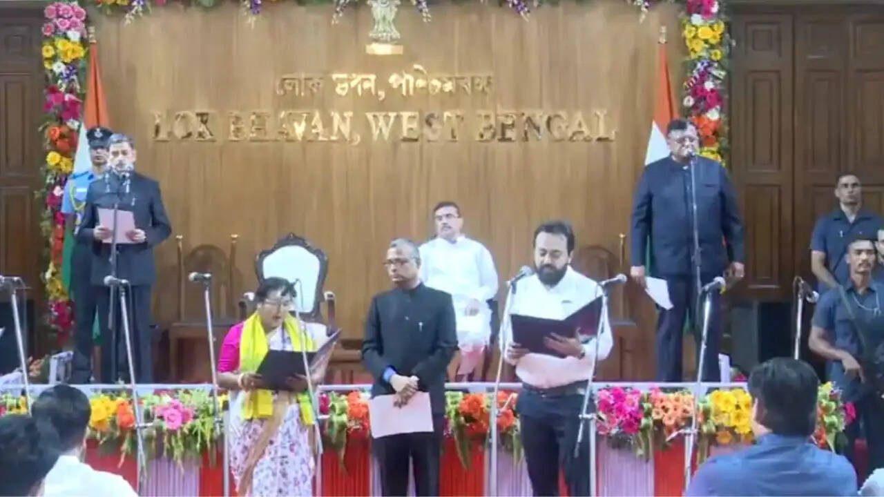 पश्चिम बंगाल में मंत्रिमंडल का विस्तार: 35 BJP विधायकों ने ली शपथ