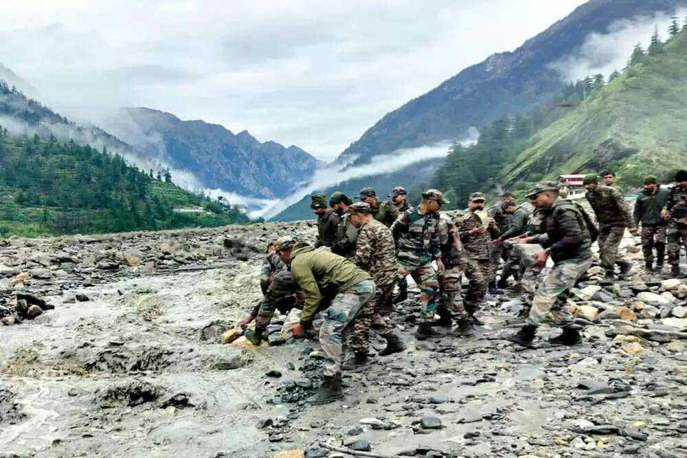 उत्तराखंड में आपदा राहत कार्यों में तेजी, मुख्यमंत्री ने किया दौरा