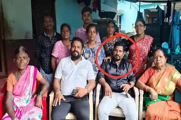 26 साल बाद घर लौटे सतीश, मां ने पहचान लिया