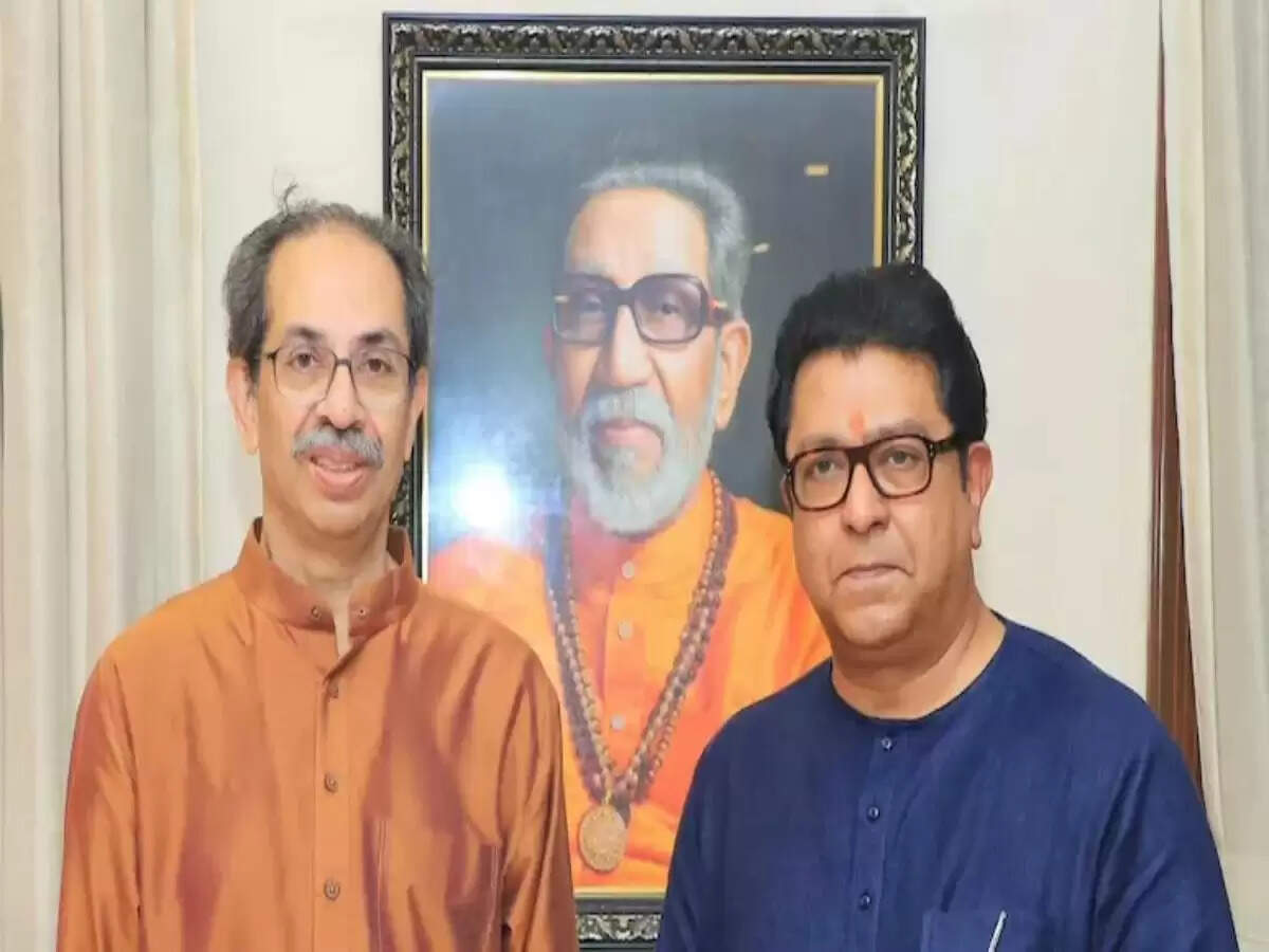 राज ठाकरे और उद्धव ठाकरे की ऐतिहासिक मुलाकात से महाराष्ट्र की राजनीति में हलचल